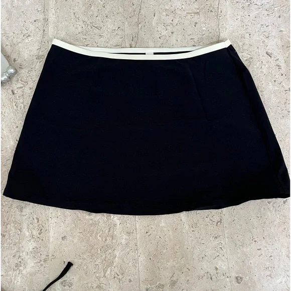 Victoria’s Secret skirt cover-up - Picture 1 of 6